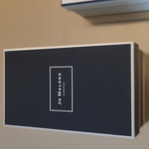 Jo Malone London Ivory Gift Box & Bag - Picture 9 of 13